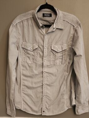 Buckle Black Men's Light Gray Casual Button-Down Shirt with Chest Pockets